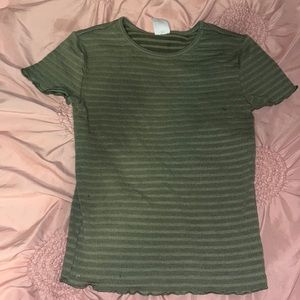 Green stretchy tee shirt size(3-5)
